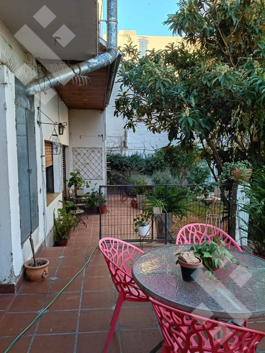 House for Sale - Santa Genoveva Neighborhood - 1400 Islas Malvinas Street