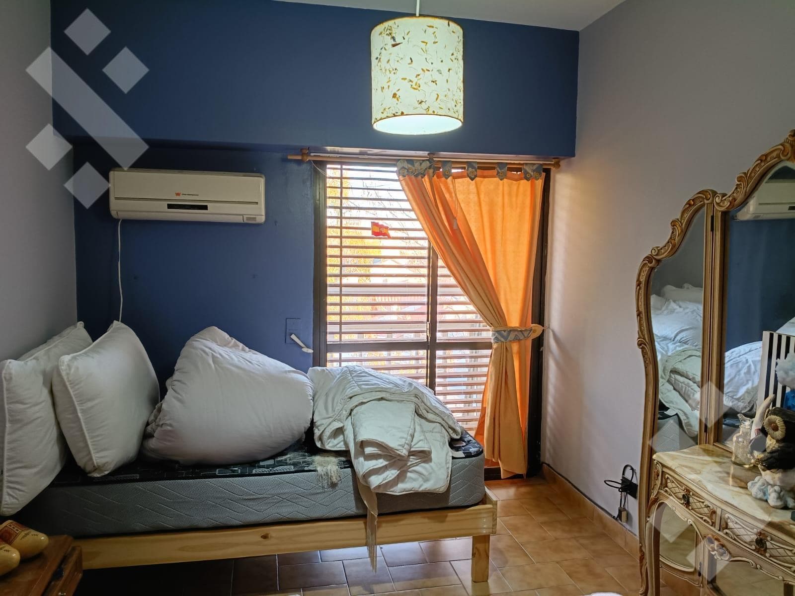 House for Sale - Santa Genoveva Neighborhood - 1400 Islas Malvinas Street