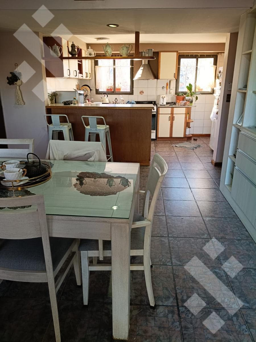 House for Sale - Santa Genoveva Neighborhood - 1400 Islas Malvinas Street