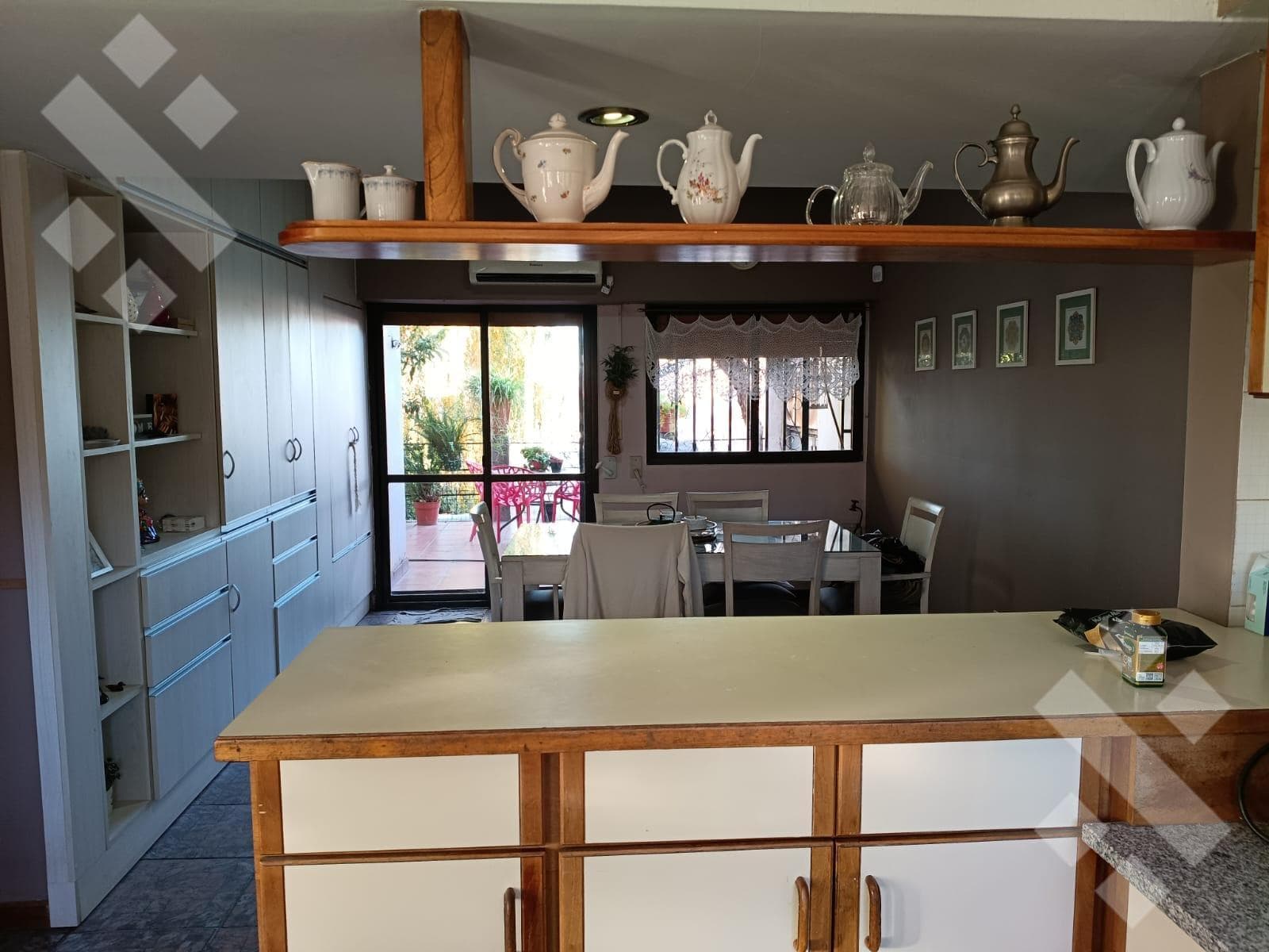 House for Sale - Santa Genoveva Neighborhood - 1400 Islas Malvinas Street