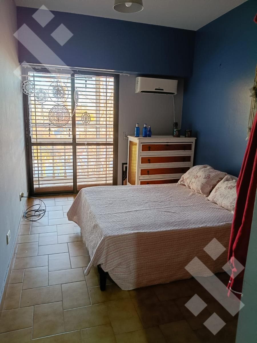 House for Sale - Santa Genoveva Neighborhood - 1400 Islas Malvinas Street