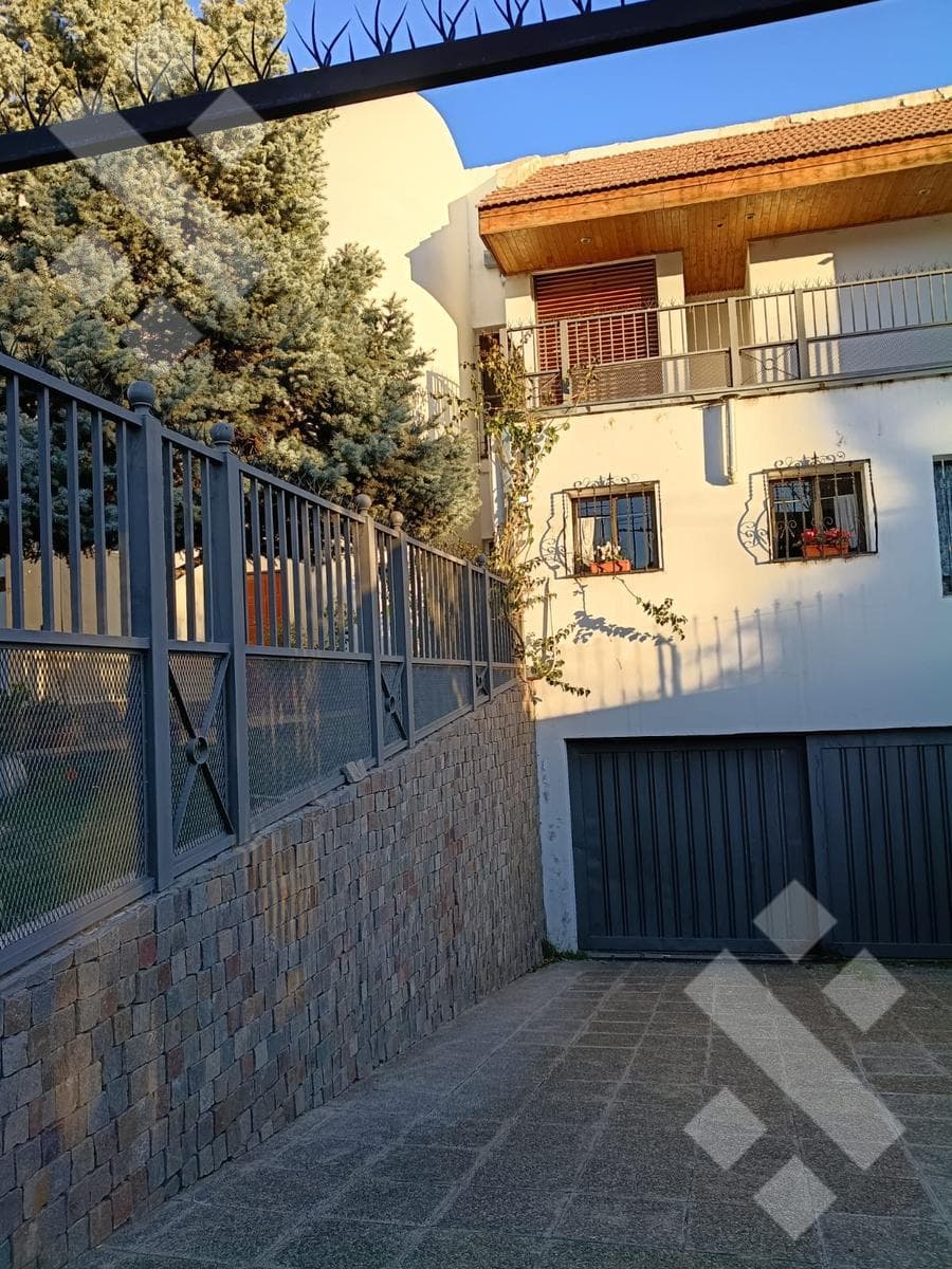 House for Sale - Santa Genoveva Neighborhood - 1400 Islas Malvinas Street