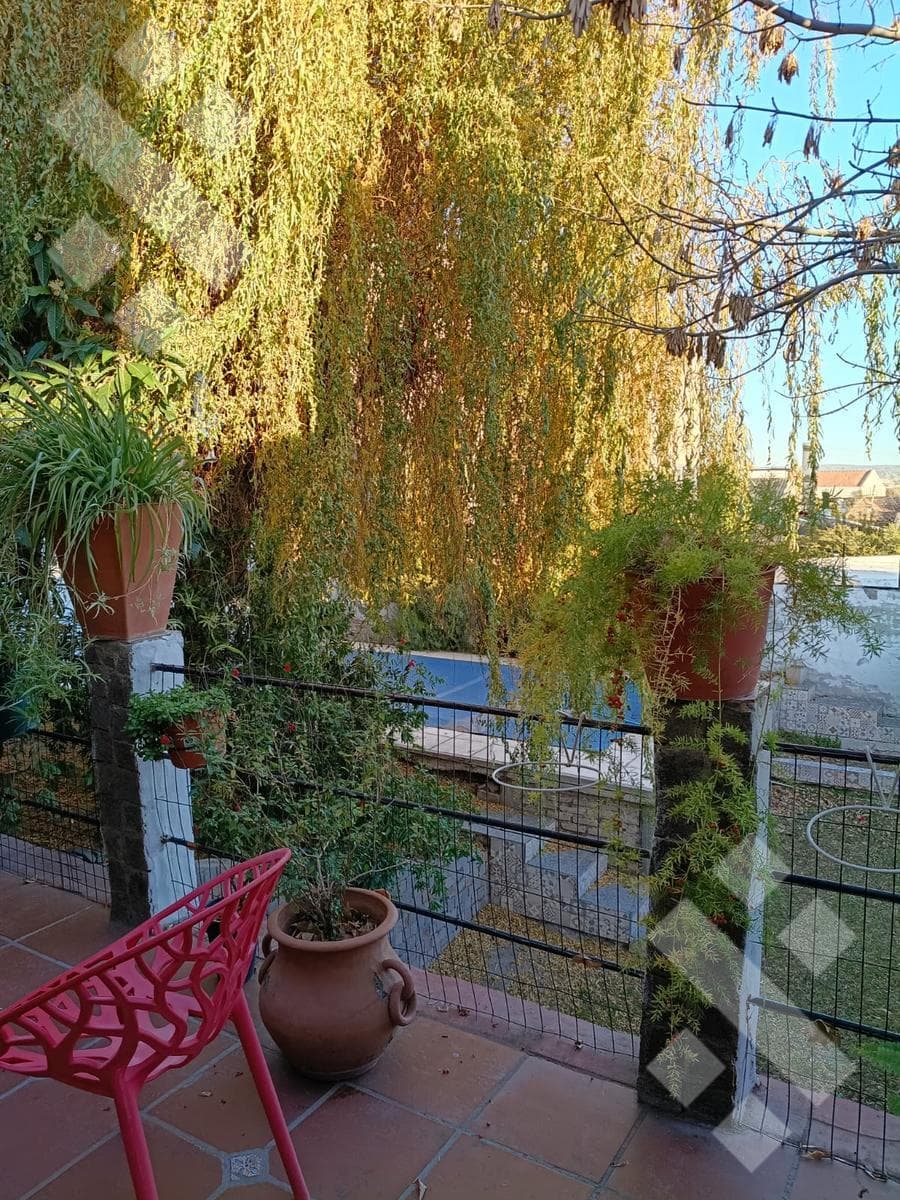 House for Sale - Santa Genoveva Neighborhood - 1400 Islas Malvinas Street
