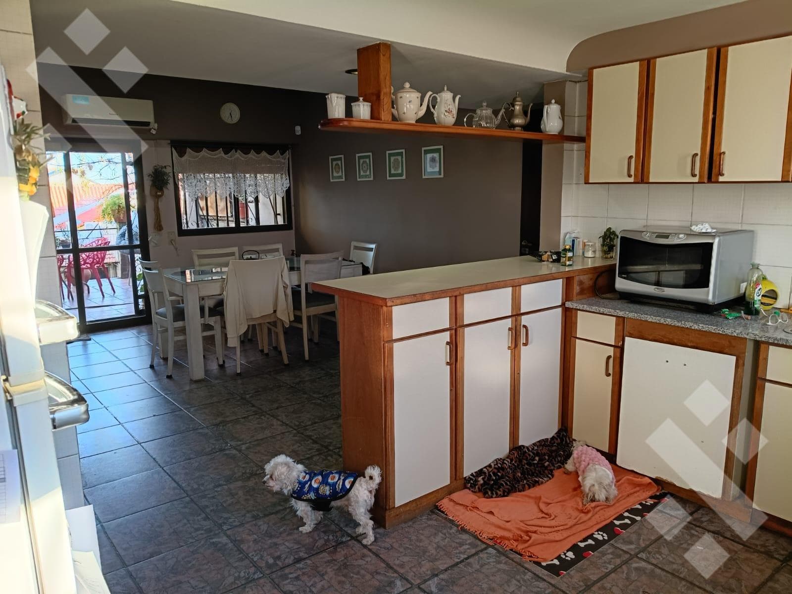 House for Sale - Santa Genoveva Neighborhood - 1400 Islas Malvinas Street