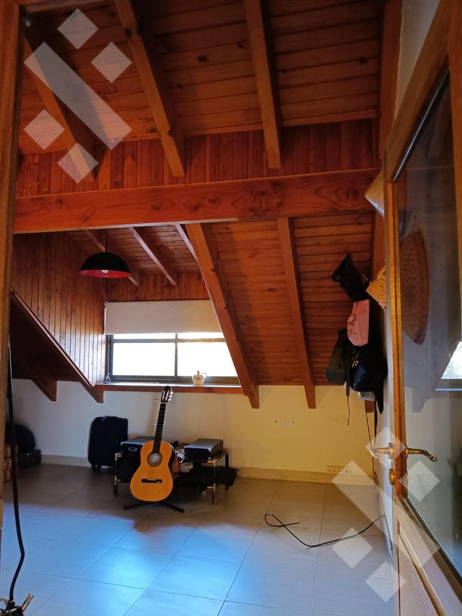 House for Sale - Santa Genoveva Neighborhood - 1400 Islas Malvinas Street