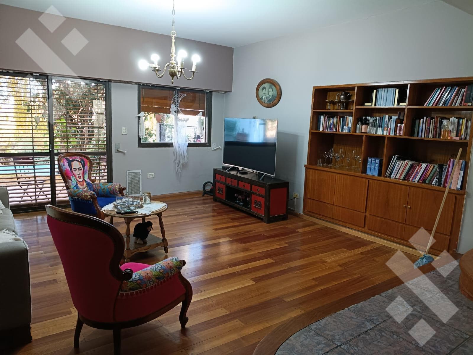 House for Sale - Santa Genoveva Neighborhood - 1400 Islas Malvinas Street