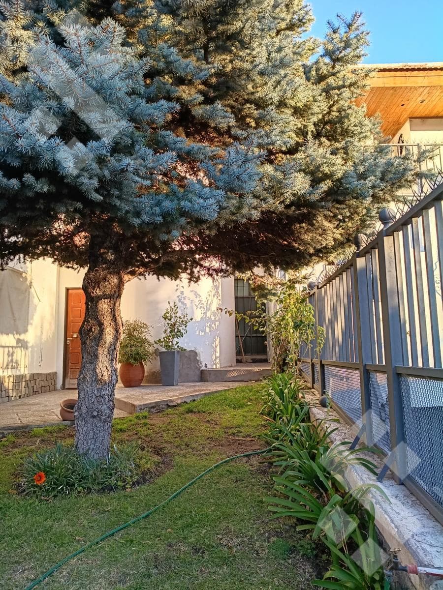 House for Sale - Santa Genoveva Neighborhood - 1400 Islas Malvinas Street
