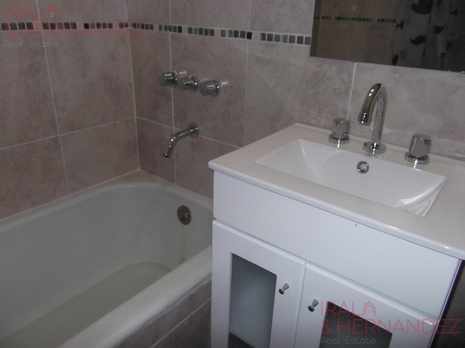 For Sale: Renovated 3-room apartment in Constitución