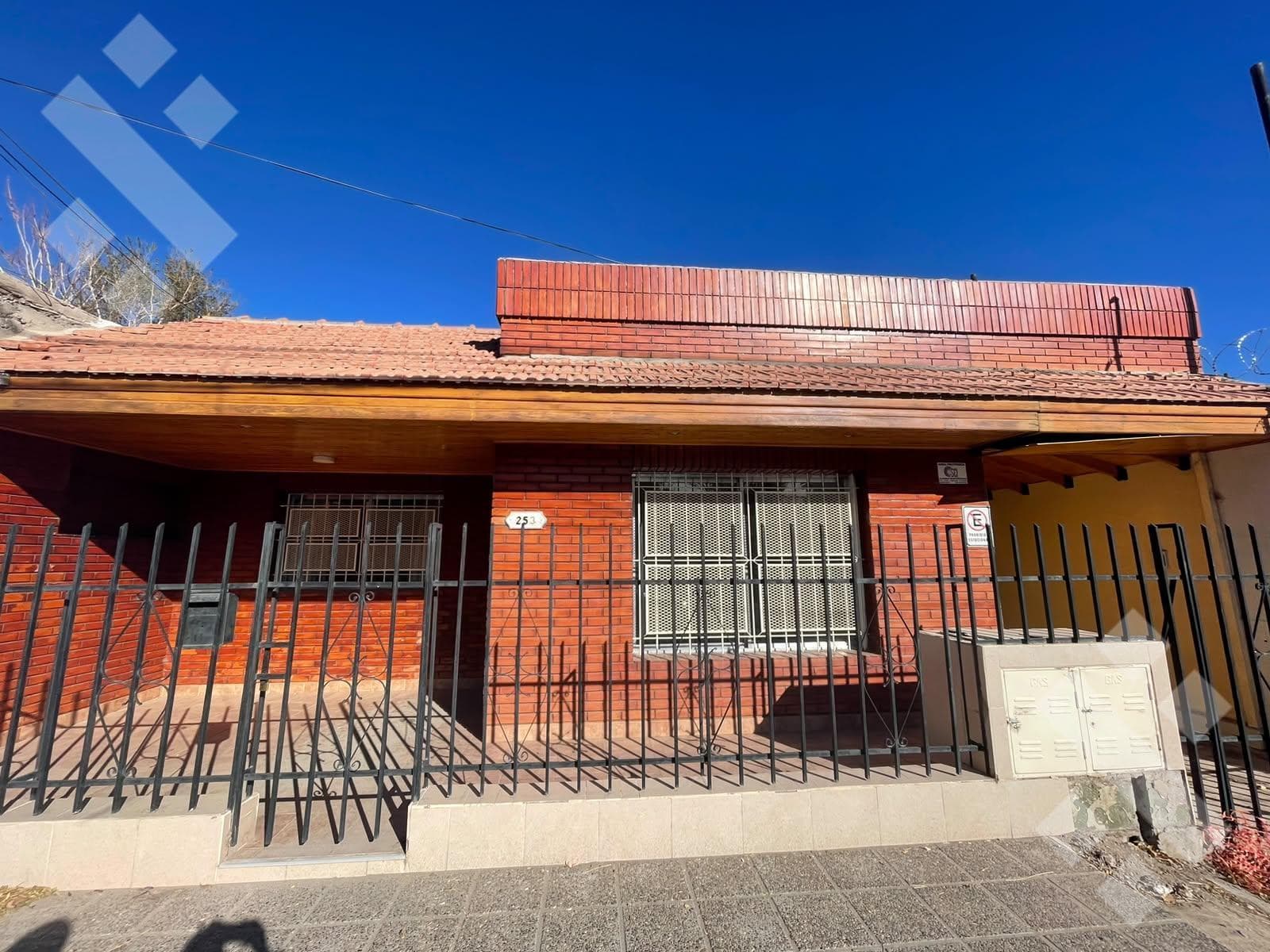 TWO HOMES FOR SALE IN NEUQUÉN CITY