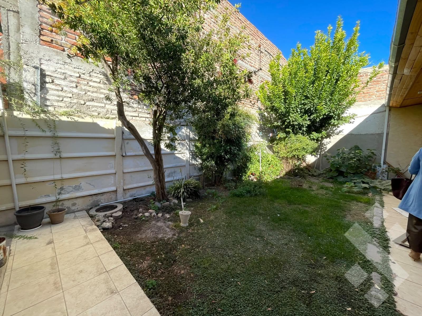 LAND FOR SALE WITH TWO 2-BEDROOM HOMES, A GARAGE, AND A BARBECUE AREA - BELGRANO NEIGHBORHOOD - NEUQUÉN CITY
