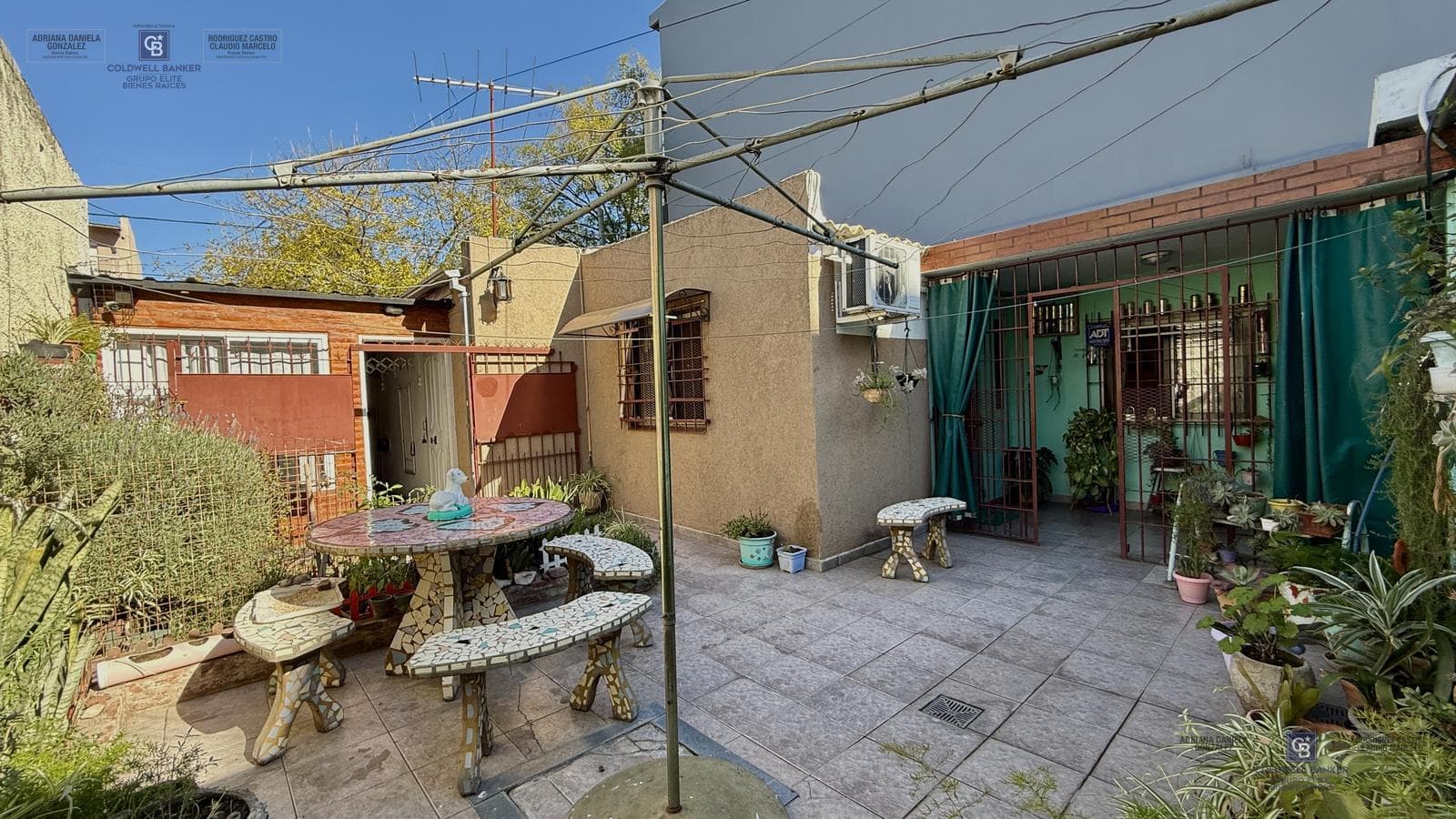 HOUSE FOR SALE: 3 ROOMS, PATIO, BARBECUE, GARAGE, 2 BATHROOMS, MORENO