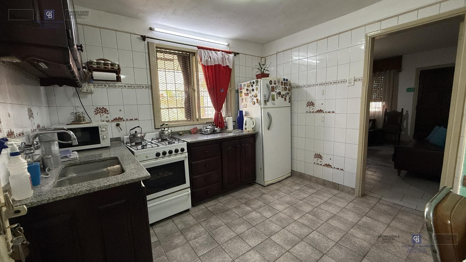 HOUSE FOR SALE: 3 ROOMS, PATIO, BARBECUE, GARAGE, 2 BATHROOMS, MORENO