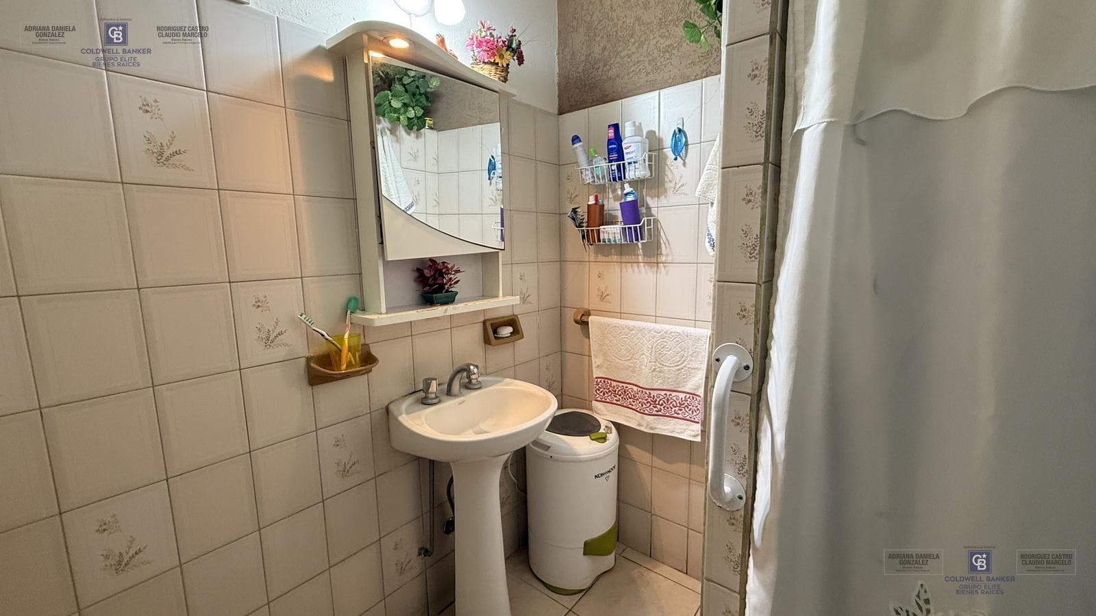 HOUSE FOR SALE: 3 ROOMS, PATIO, BARBECUE, GARAGE, 2 BATHROOMS, MORENO