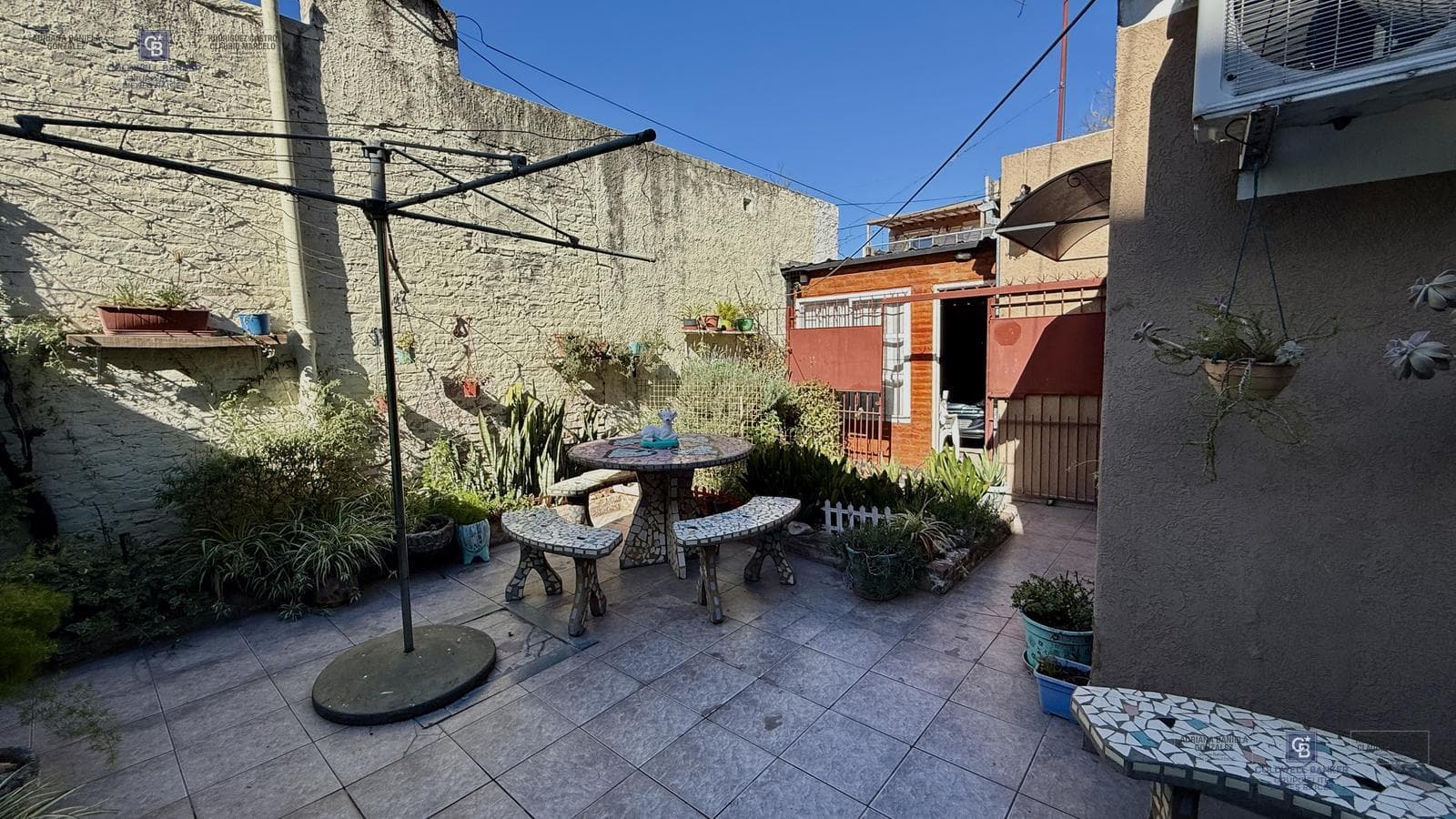 HOUSE FOR SALE: 3 ROOMS, PATIO, BARBECUE, GARAGE, 2 BATHROOMS, MORENO