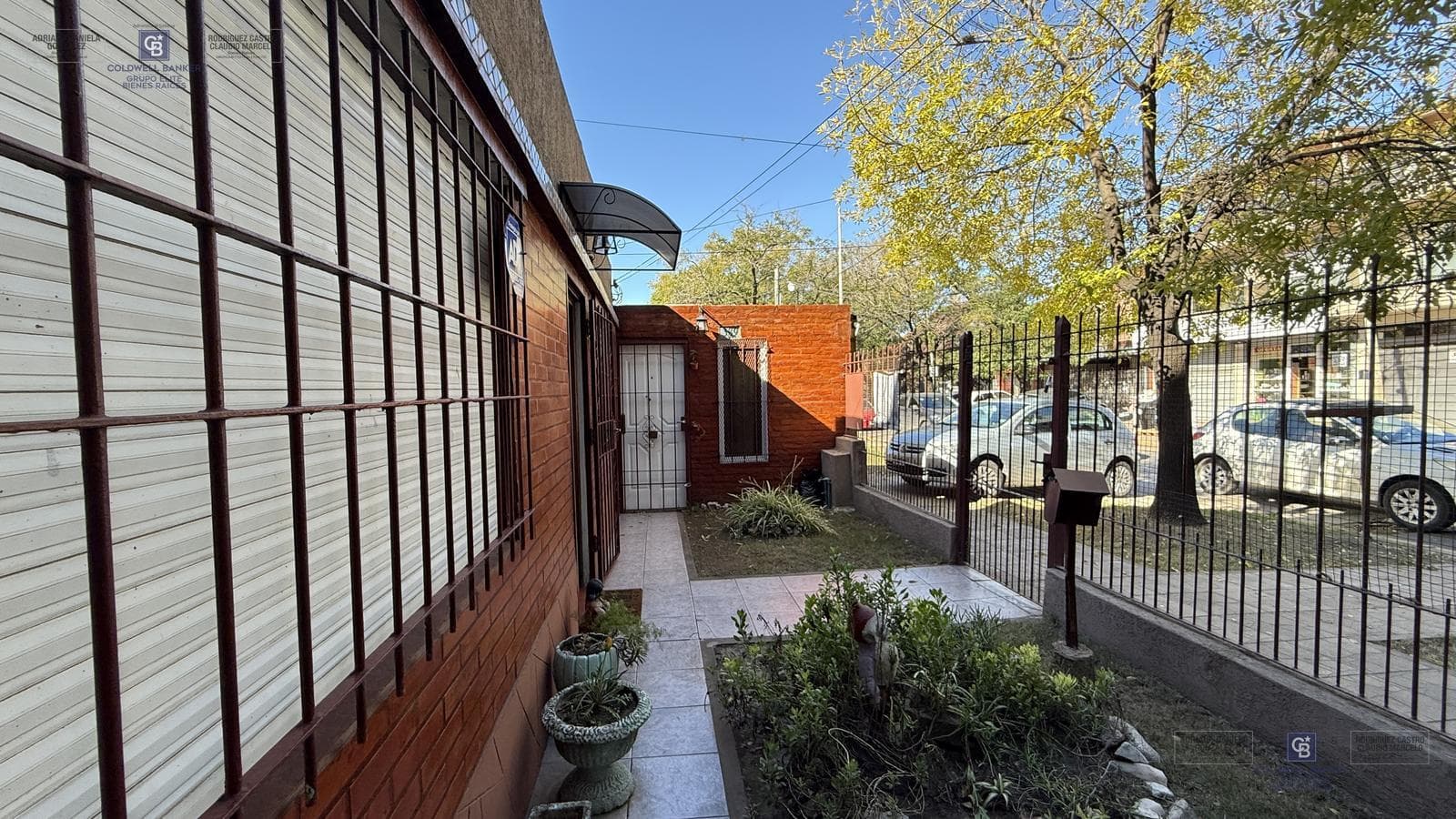 HOUSE FOR SALE: 3 ROOMS, PATIO, BARBECUE, GARAGE, 2 BATHROOMS, MORENO