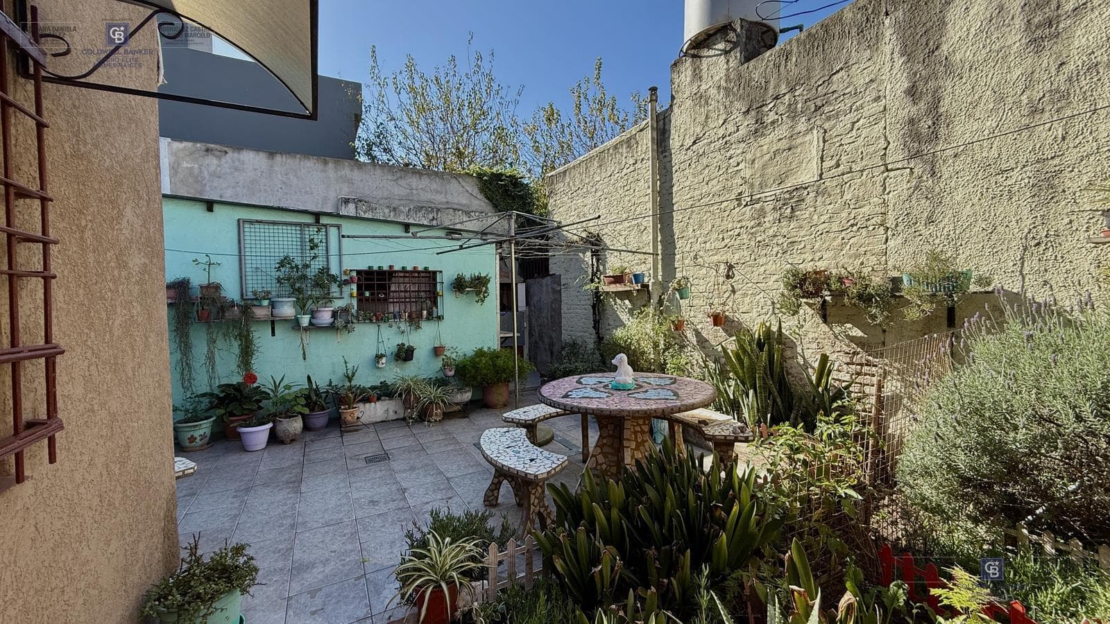 HOUSE FOR SALE: 3 ROOMS, PATIO, BARBECUE, GARAGE, 2 BATHROOMS, MORENO
