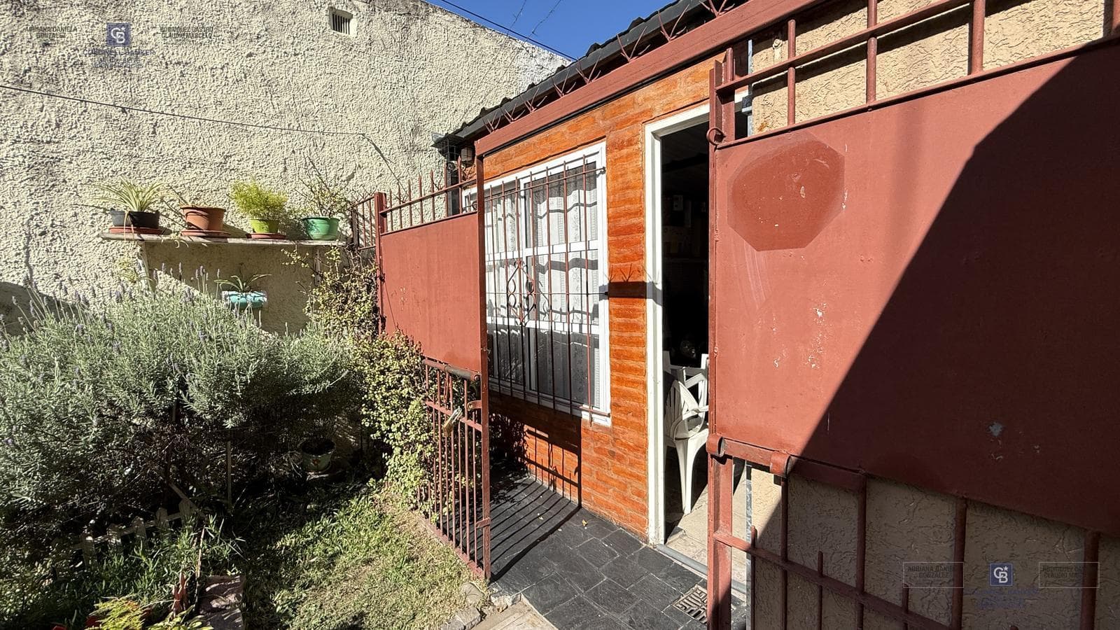 HOUSE FOR SALE: 3 ROOMS, PATIO, BARBECUE, GARAGE, 2 BATHROOMS, MORENO