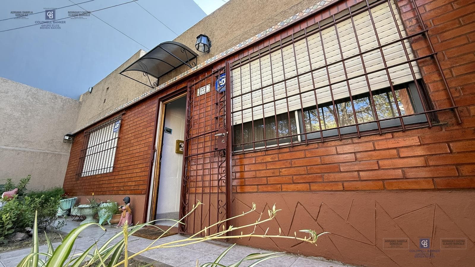 HOUSE FOR SALE: 3 ROOMS, PATIO, BARBECUE, GARAGE, 2 BATHROOMS, MORENO