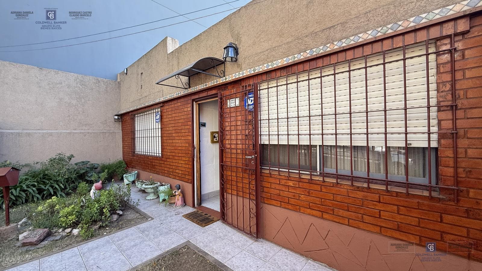 HOUSE FOR SALE: 3 ROOMS, PATIO, BARBECUE, GARAGE, 2 BATHROOMS, MORENO