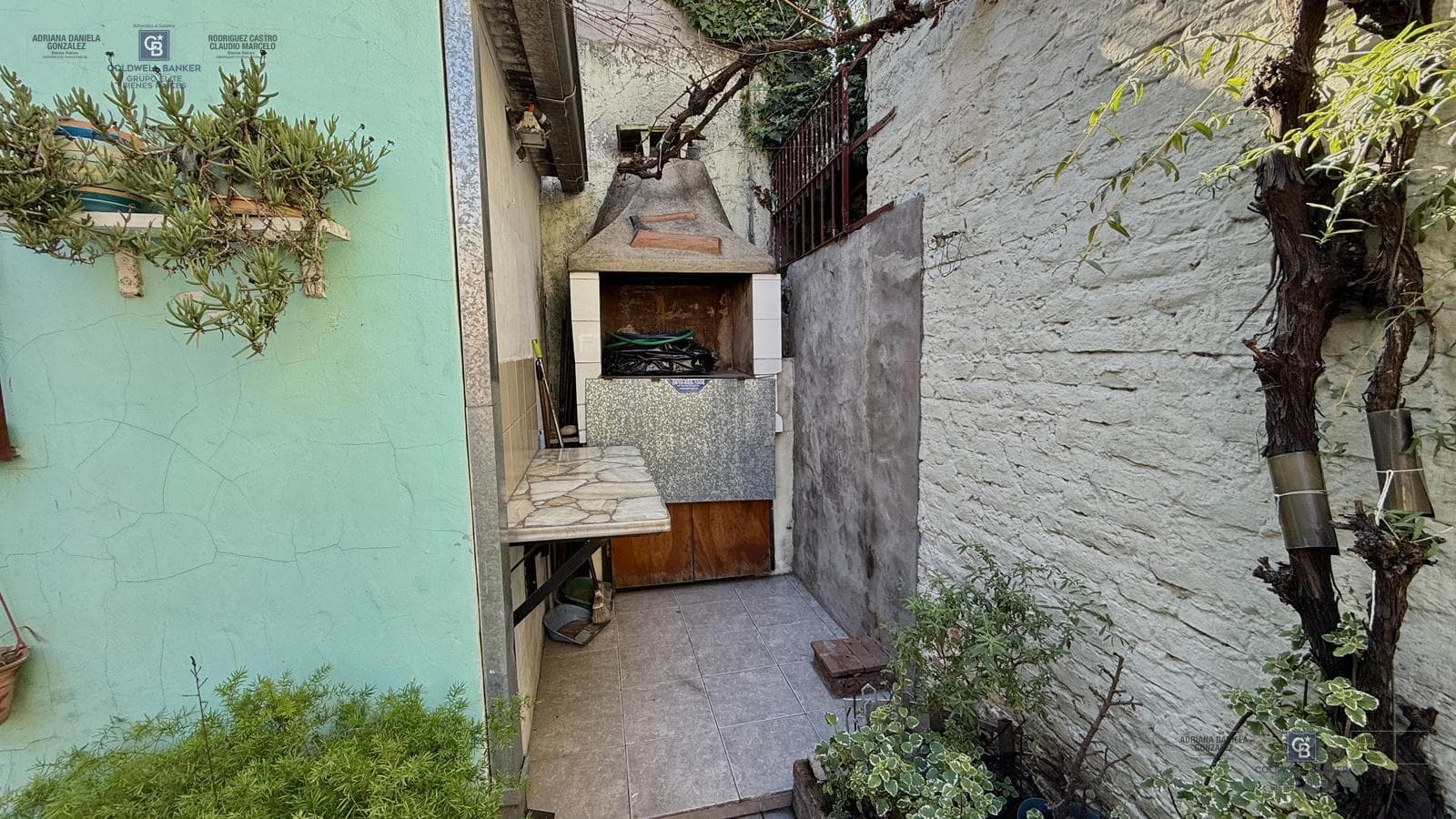 HOUSE FOR SALE: 3 ROOMS, PATIO, BARBECUE, GARAGE, 2 BATHROOMS, MORENO