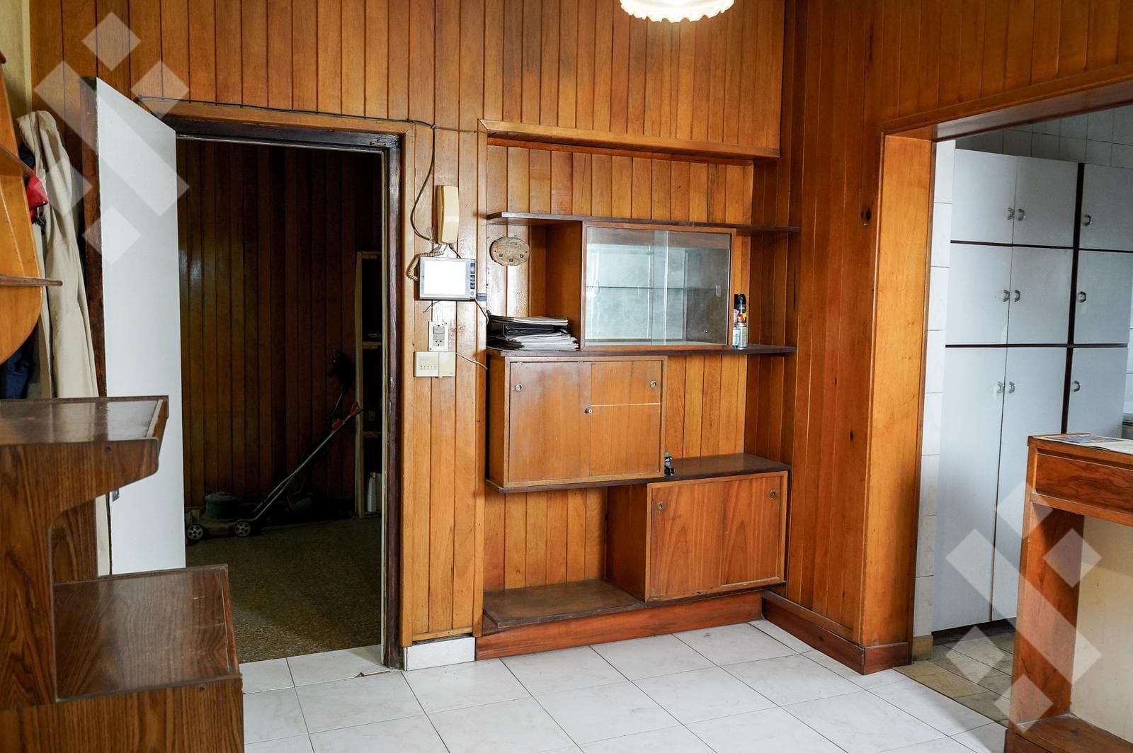 4-BEDROOM HOUSE FOR SALE (NEEDS RENOVATION) - ALANIS NEIGHBORHOOD, CIPOLLETTI