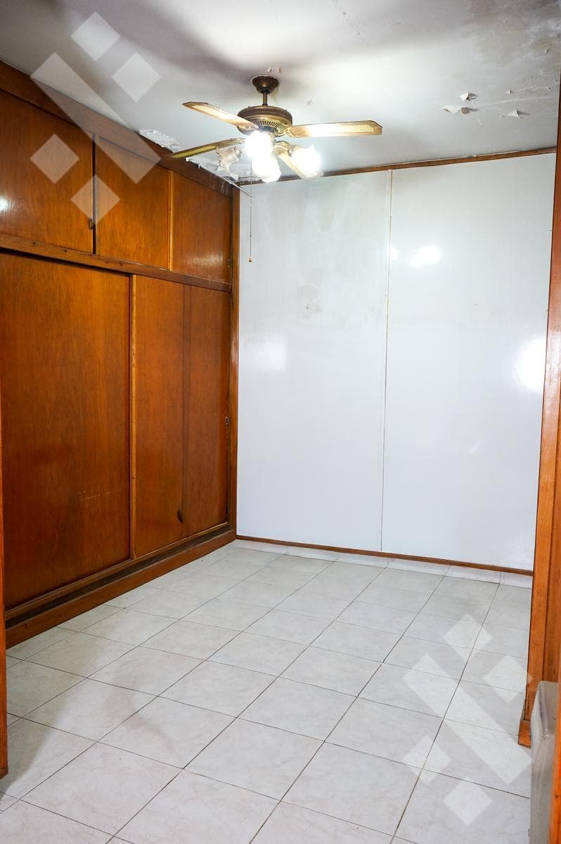 4-BEDROOM HOUSE FOR SALE (NEEDS RENOVATION) - ALANIS NEIGHBORHOOD, CIPOLLETTI