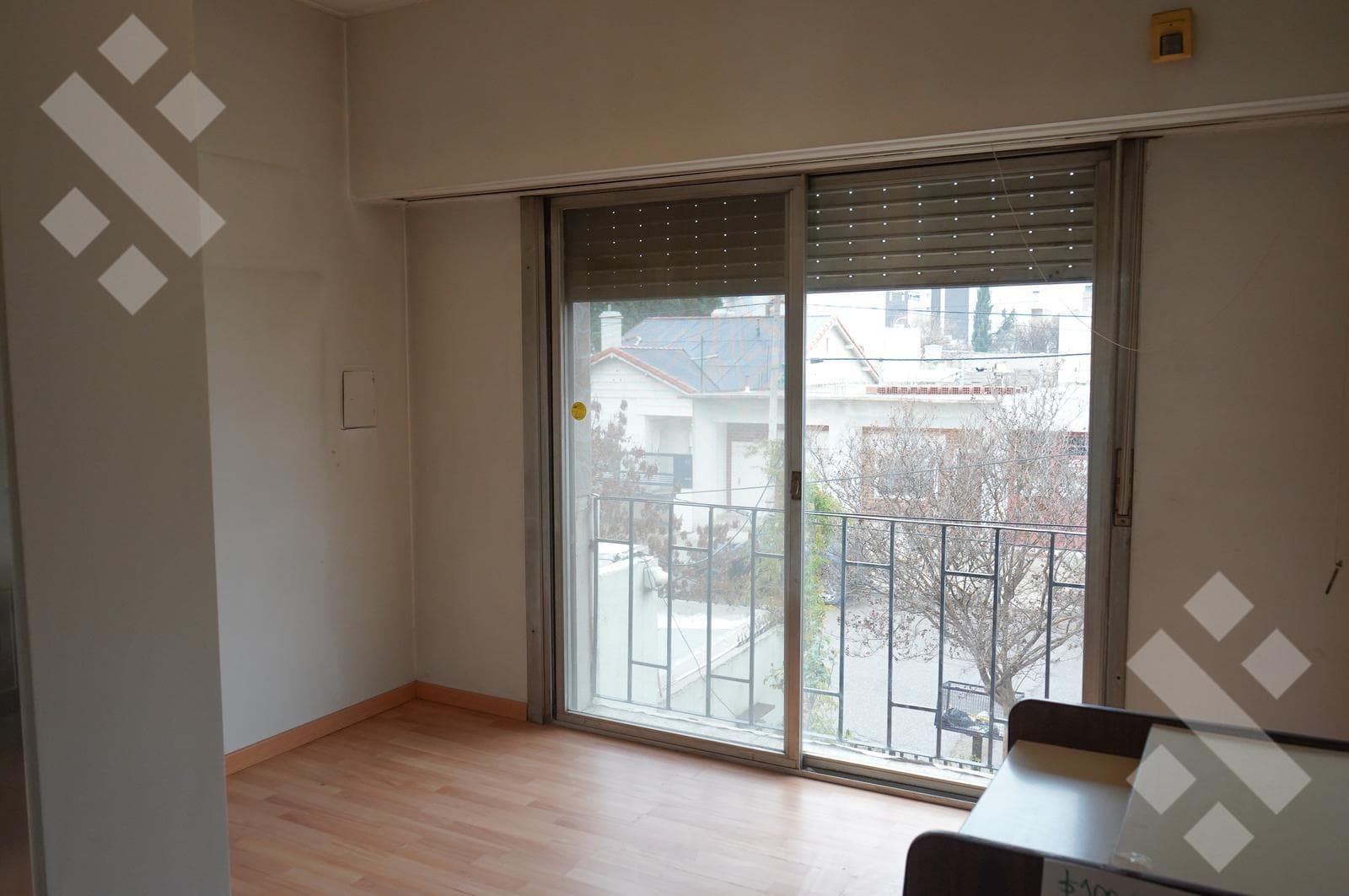 4-BEDROOM HOUSE FOR SALE (NEEDS RENOVATION) - ALANIS NEIGHBORHOOD, CIPOLLETTI