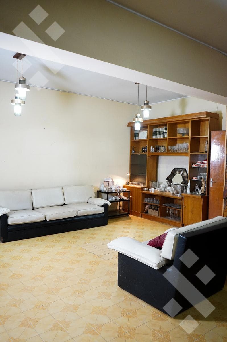 4-BEDROOM HOUSE FOR SALE (NEEDS RENOVATION) - ALANIS NEIGHBORHOOD, CIPOLLETTI