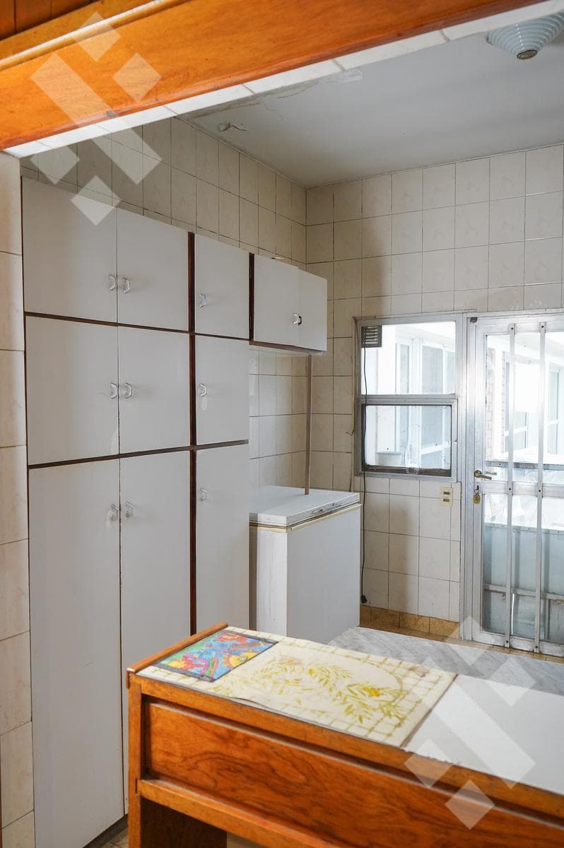 4-BEDROOM HOUSE FOR SALE (NEEDS RENOVATION) - ALANIS NEIGHBORHOOD, CIPOLLETTI