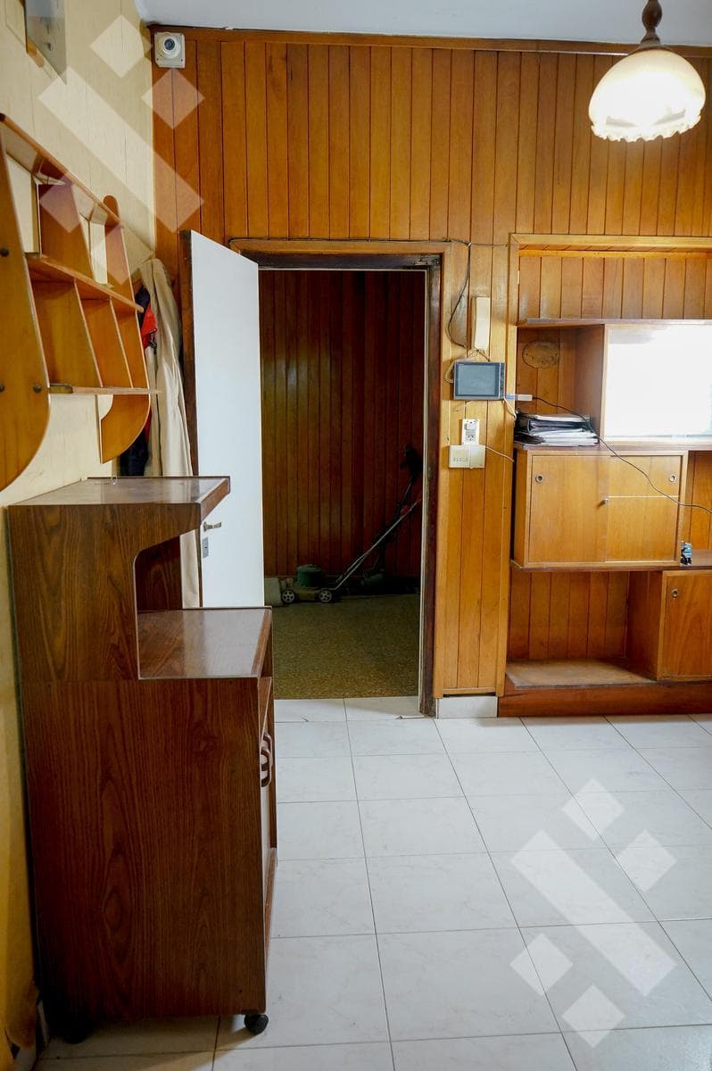 4-BEDROOM HOUSE FOR SALE (NEEDS RENOVATION) - ALANIS NEIGHBORHOOD, CIPOLLETTI