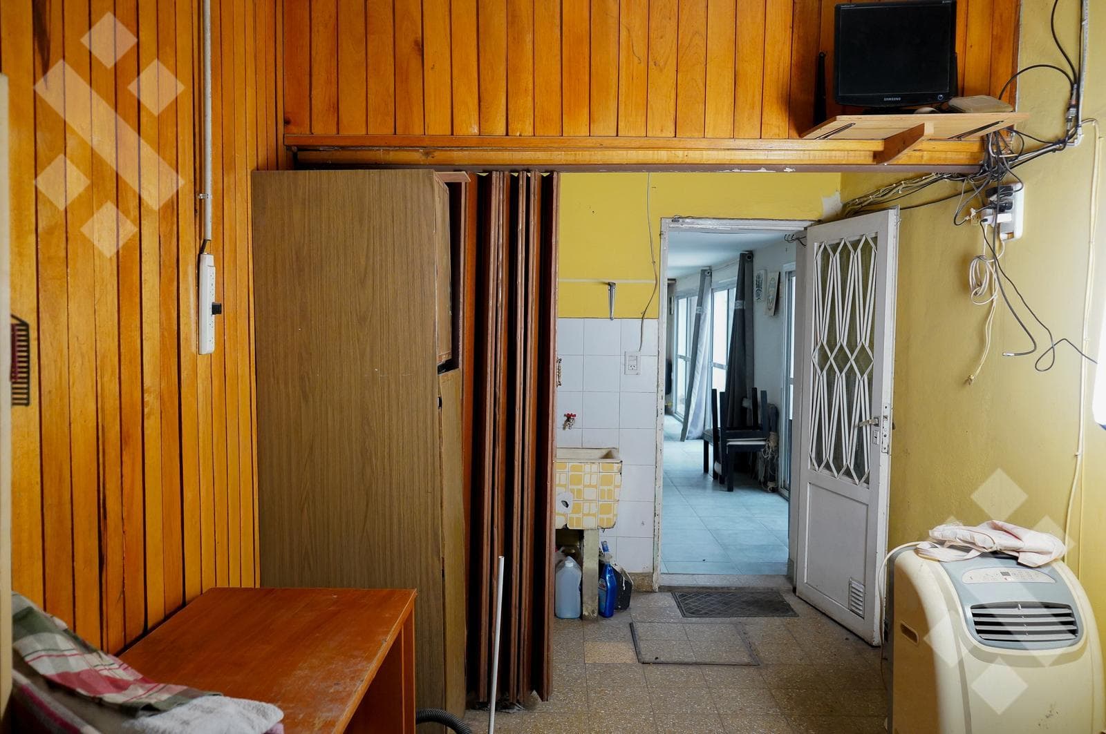 4-BEDROOM HOUSE FOR SALE (NEEDS RENOVATION) - ALANIS NEIGHBORHOOD, CIPOLLETTI