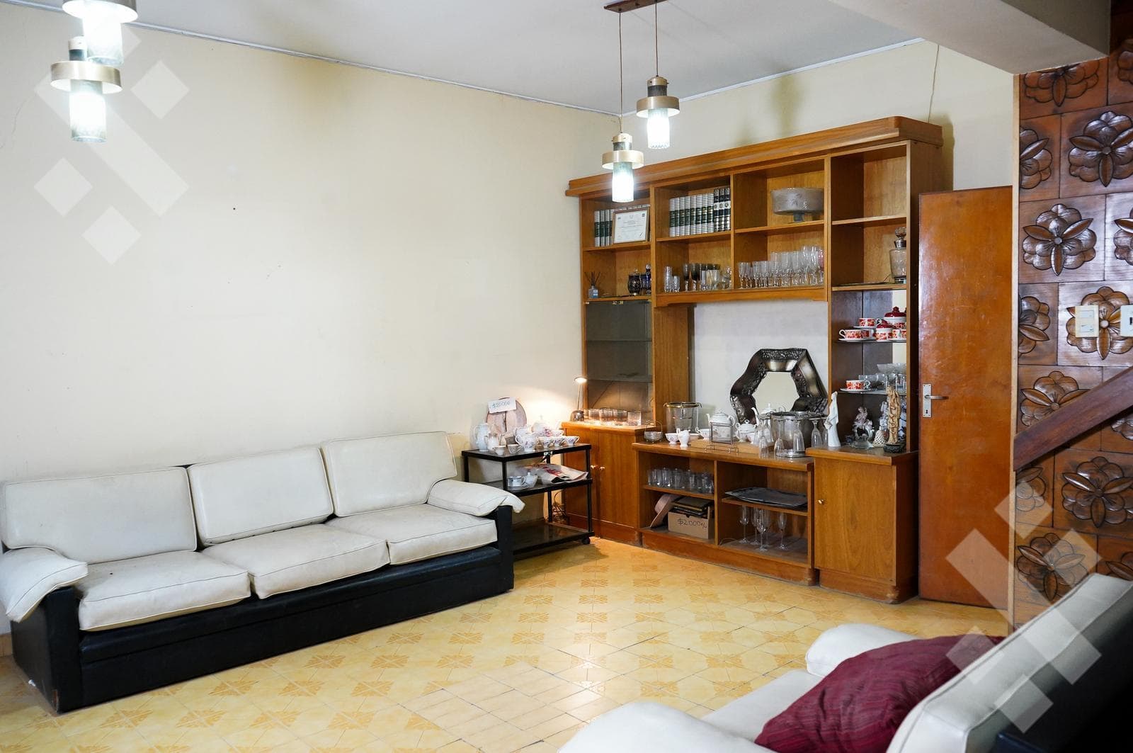 4-BEDROOM HOUSE FOR SALE (NEEDS RENOVATION) - ALANIS NEIGHBORHOOD, CIPOLLETTI