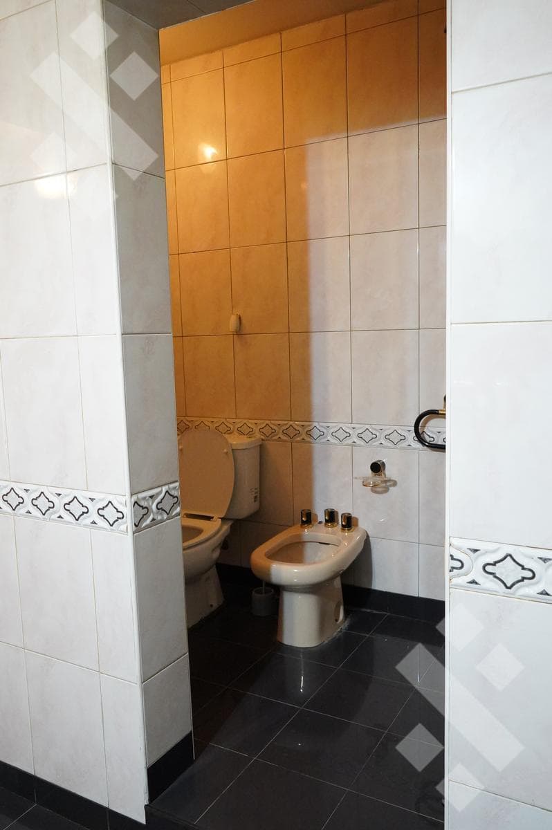 4-BEDROOM HOUSE FOR SALE (NEEDS RENOVATION) - ALANIS NEIGHBORHOOD, CIPOLLETTI