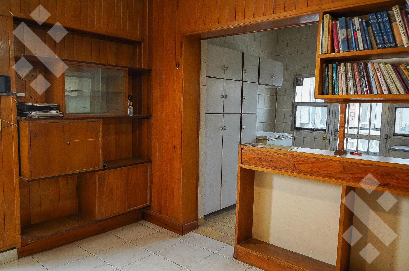 4-BEDROOM HOUSE FOR SALE (NEEDS RENOVATION) - ALANIS NEIGHBORHOOD, CIPOLLETTI