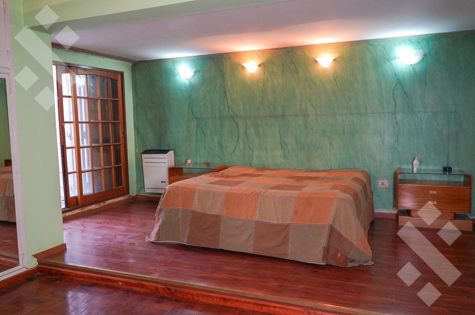 4-BEDROOM HOUSE FOR SALE (NEEDS RENOVATION) - ALANIS NEIGHBORHOOD, CIPOLLETTI