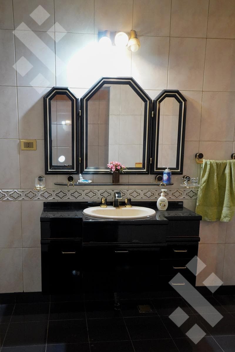 4-BEDROOM HOUSE FOR SALE (NEEDS RENOVATION) - ALANIS NEIGHBORHOOD, CIPOLLETTI