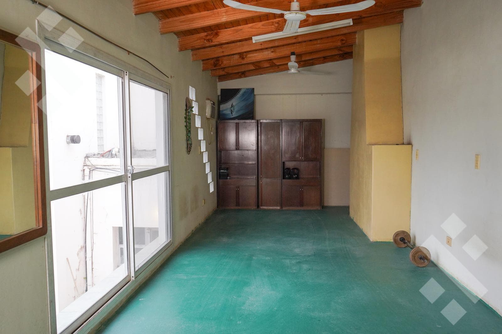 4-BEDROOM HOUSE FOR SALE (NEEDS RENOVATION) - ALANIS NEIGHBORHOOD, CIPOLLETTI