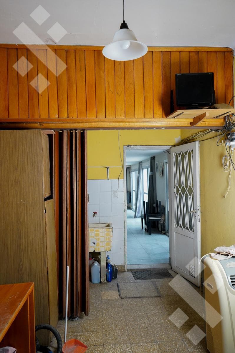 4-BEDROOM HOUSE FOR SALE (NEEDS RENOVATION) - ALANIS NEIGHBORHOOD, CIPOLLETTI