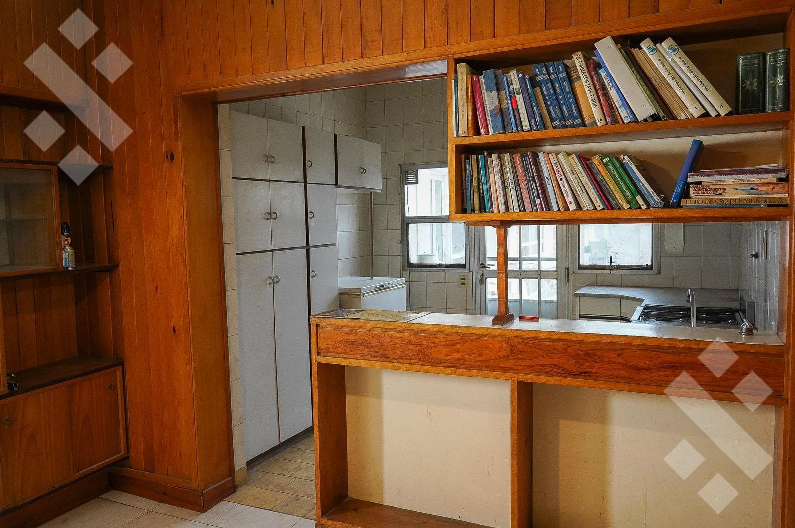 4-BEDROOM HOUSE FOR SALE (NEEDS RENOVATION) - ALANIS NEIGHBORHOOD, CIPOLLETTI