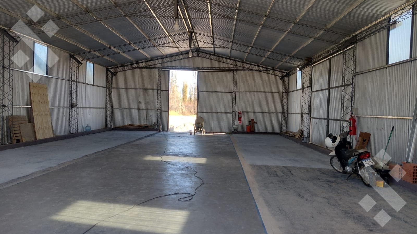 BRAND-NEW WAREHOUSE FACING THE HIGHWAY