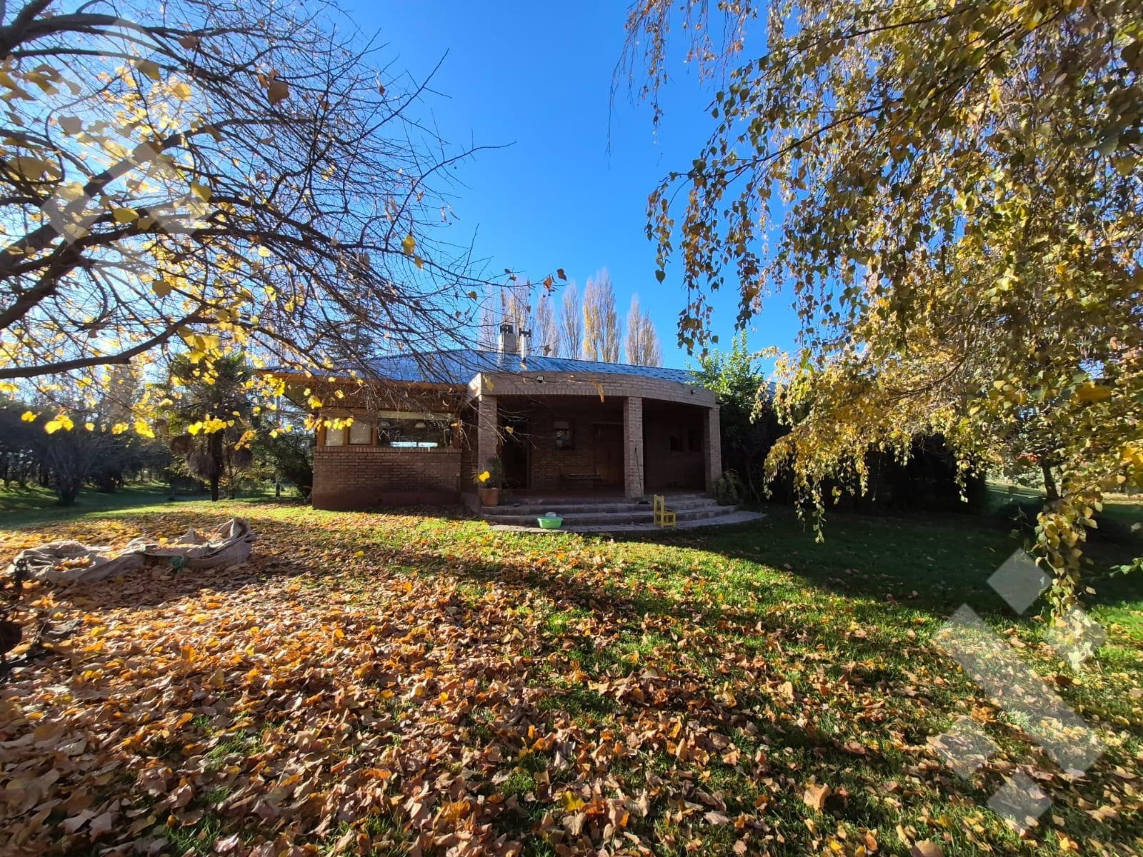 For Sale | 3-Bedroom House with Barbecue Area and Pool | Plottier