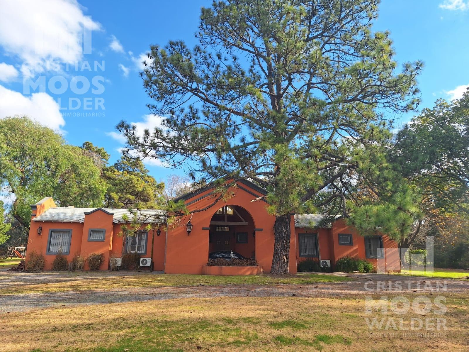 Impeccable House for Sale Just a Few Meters from Avenida de los Lagos in Escobar