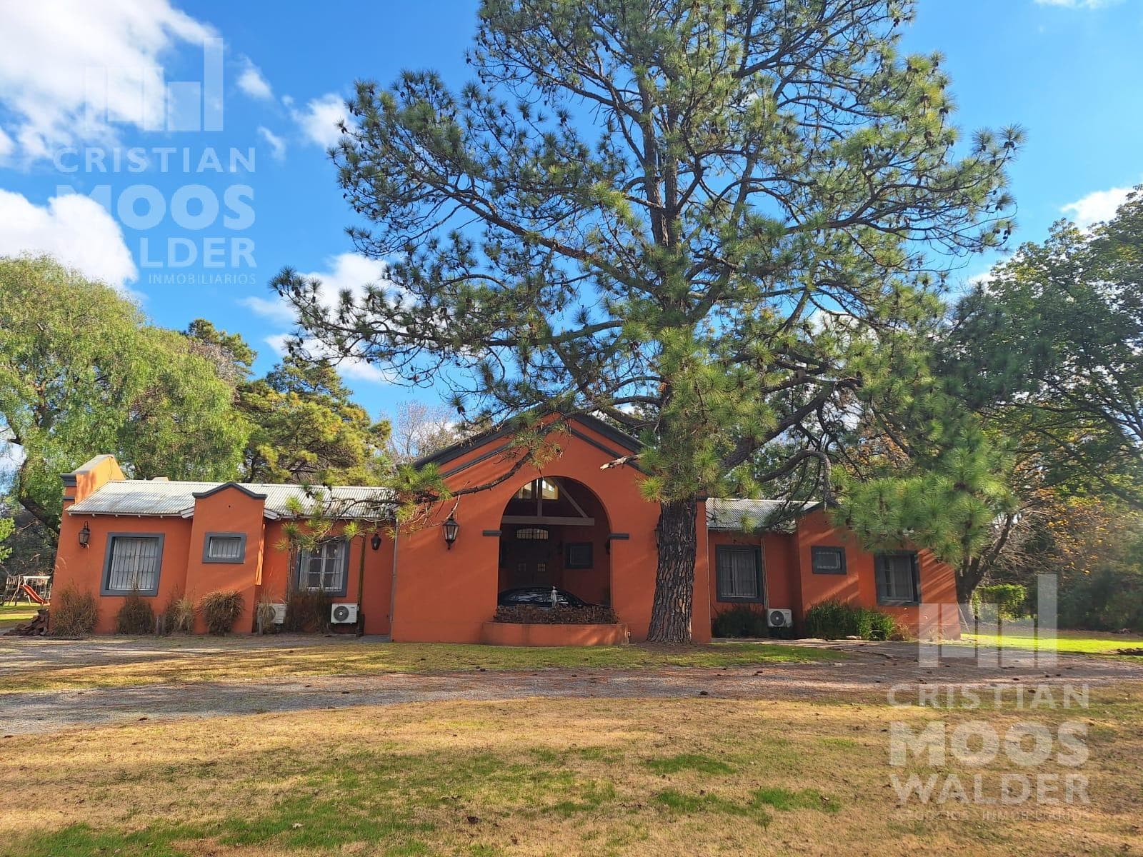 Impeccable House for Sale Just a Few Meters from Avenida de los Lagos in Escobar