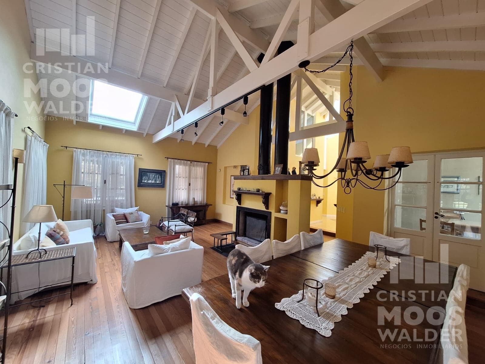 Impeccable House for Sale Just a Few Meters from Avenida de los Lagos in Escobar
