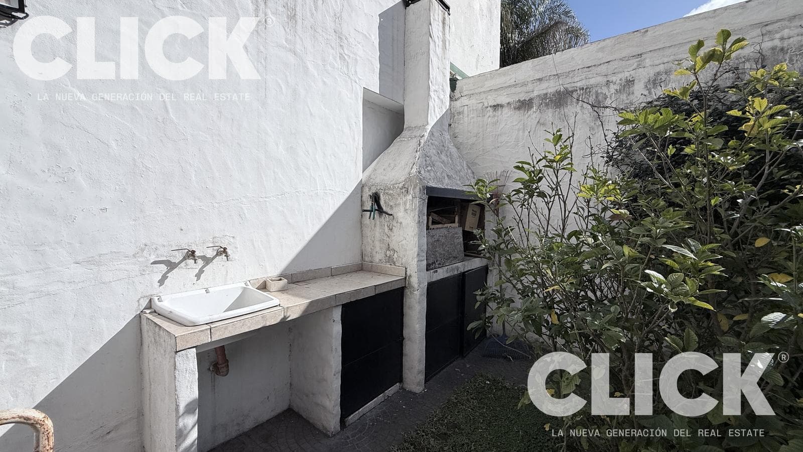 FOR SALE - HOUSE ON ITS OWN LOT - 4 ROOMS - GARDEN - POOL - BARBECUE - VILLA DEVOTO
