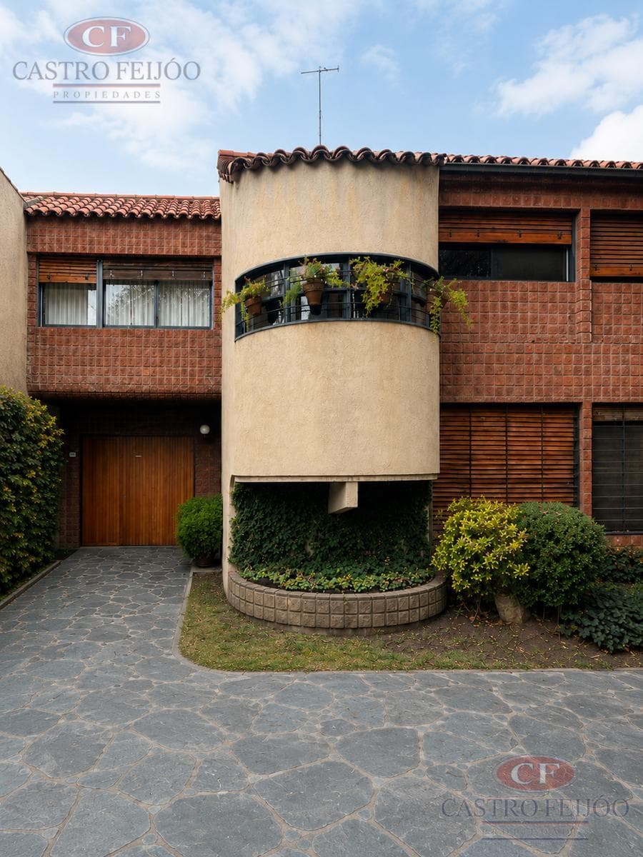 Excellent Location in Vicente López - 170 Madero Street - House for SALE