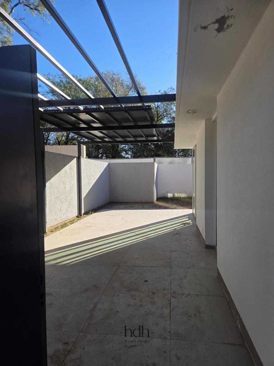 House for rent in Housing Las Veras: 3-bedroom, 2-bathroom duplex with a patio in Valle Escondido