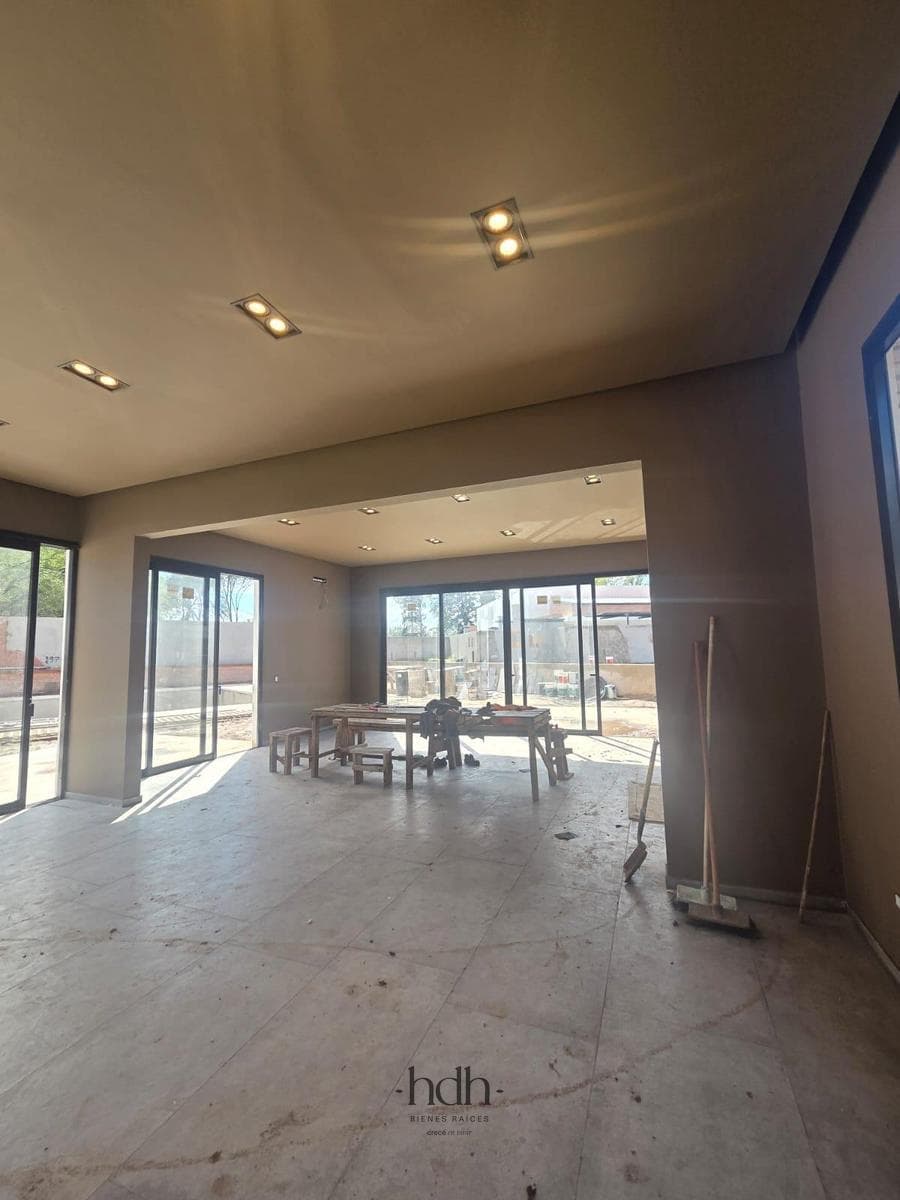 House for rent in Housing Las Veras: 3-bedroom, 2-bathroom duplex with a patio in Valle Escondido