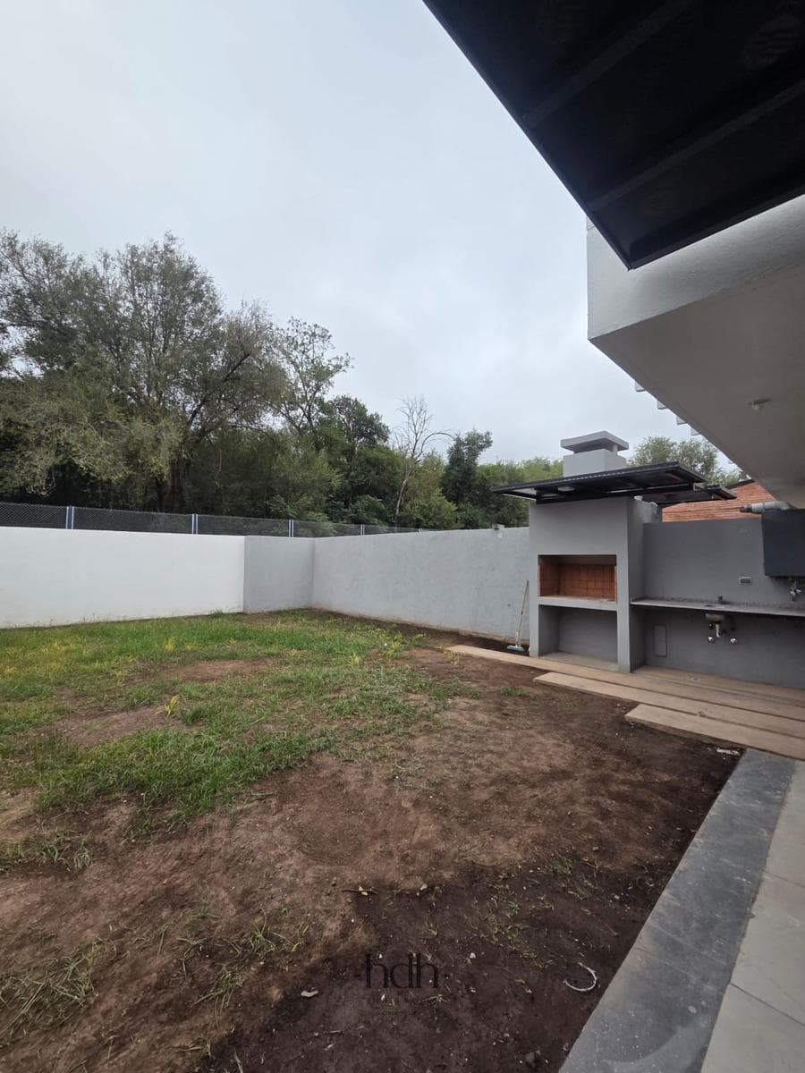 House for rent in Housing Las Veras: 3-bedroom, 2-bathroom duplex with a patio in Valle Escondido