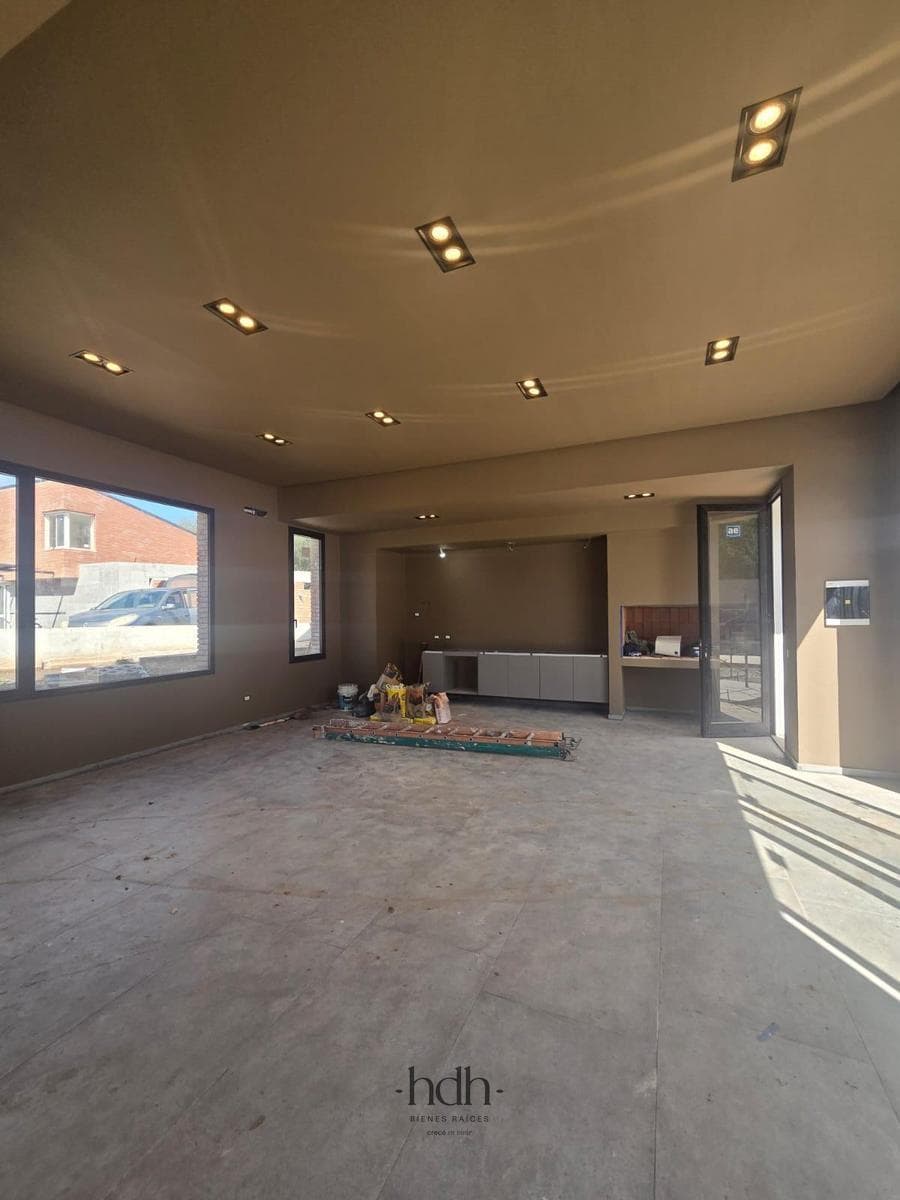 House for rent in Housing Las Veras: 3-bedroom, 2-bathroom duplex with a patio in Valle Escondido